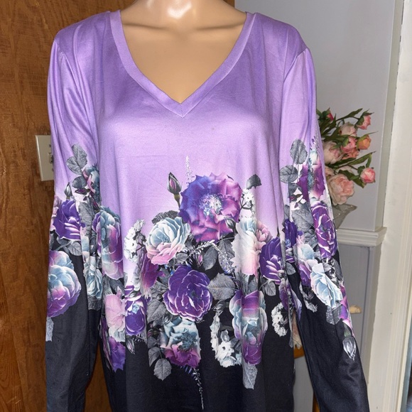 Tops - V‑Neck Purple Floral Ombre Long Sleeve Top